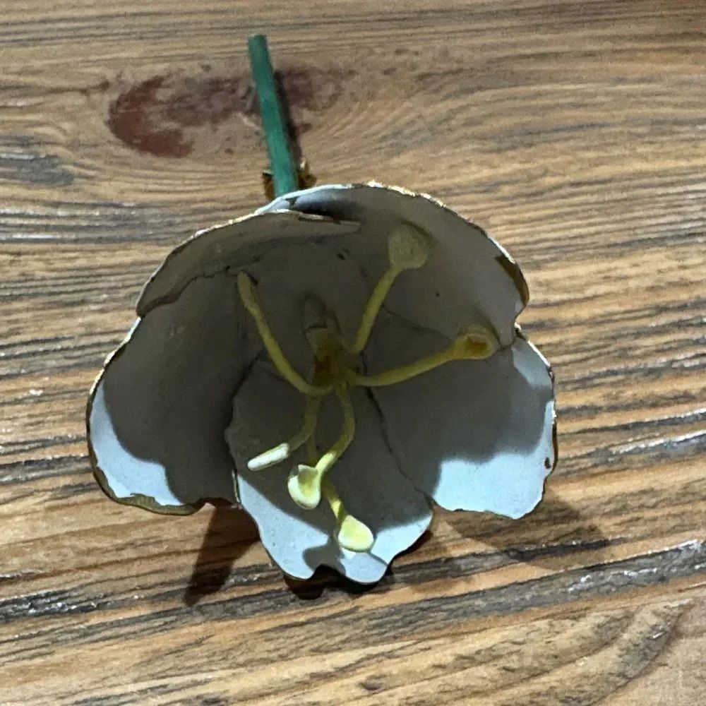 Vintage Rare 1950 Elegant White Enamel and Gold Flower Brooch